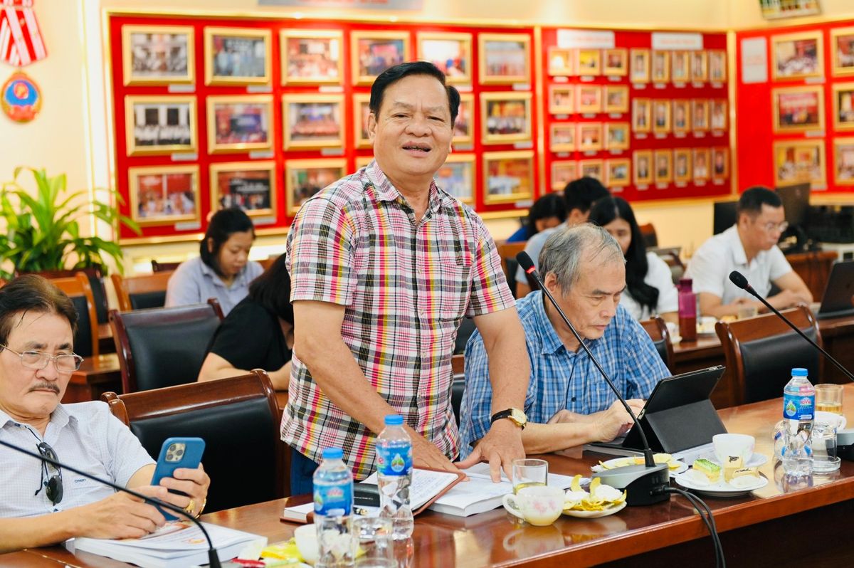 TS. Hoàng Quang Đạt – Học viện Hành chính Quốc gia tham luận tại Hội thảo.