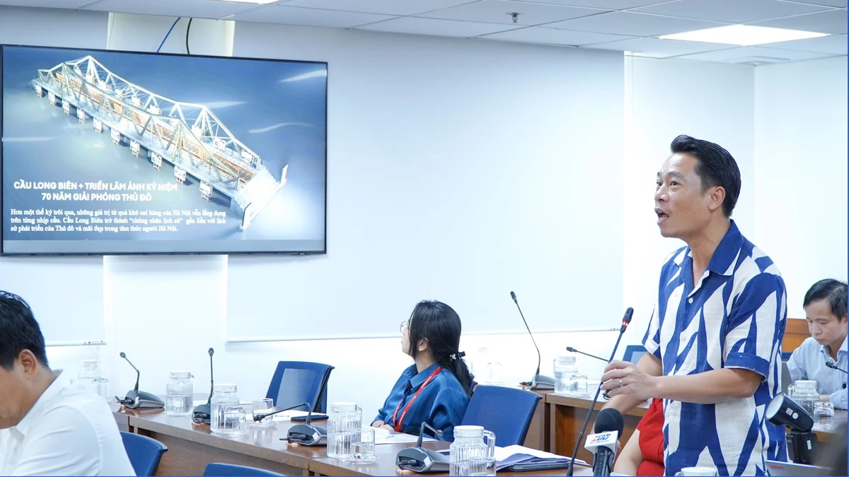 Tổng đạo diễn Phạm Hoàng Giang trình bày ý tưởng chương trình