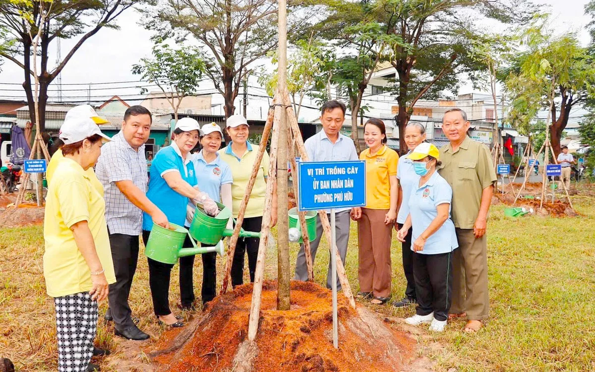 Hoàn thành mục tiêu 1 triệu cây xanh trước năm 2025, góp phần bảo vệ môi trường.