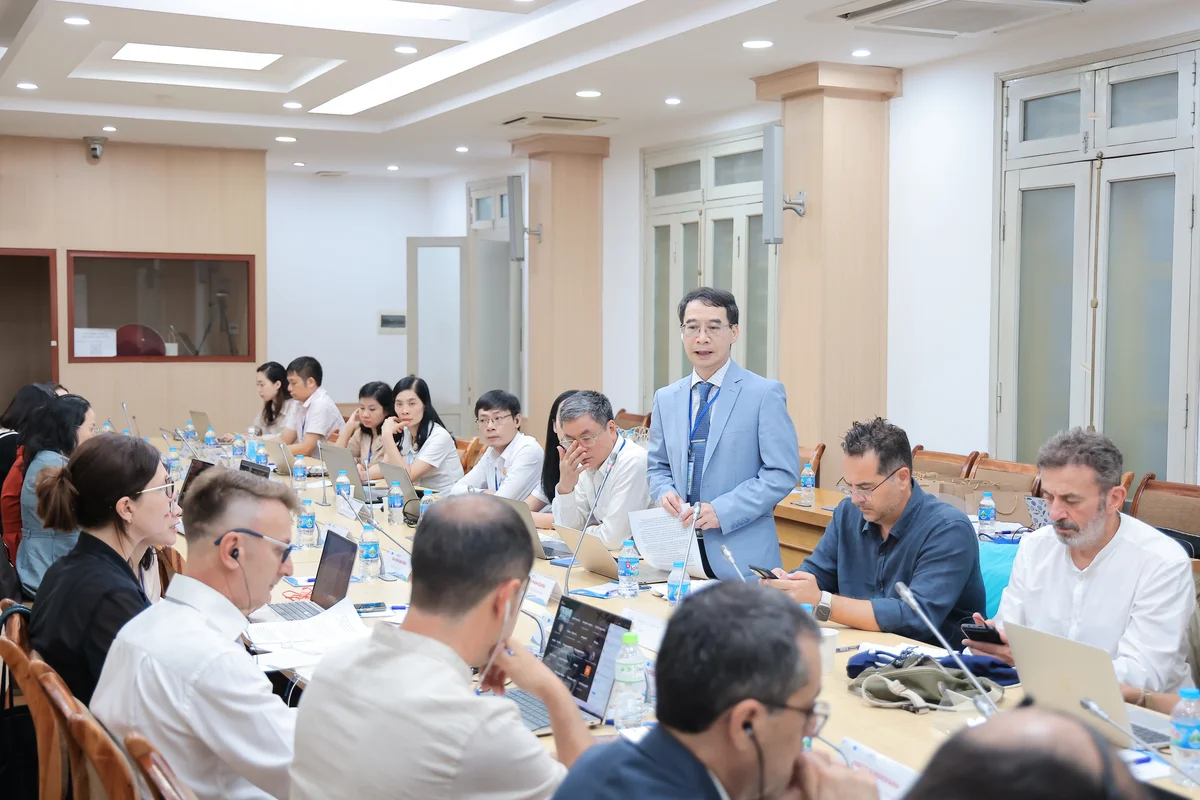 PGS.TS. Lương Thanh Cường, Phó Bí thư Đảng ủy, Phó Giám đốc Học viện Hành chính Quốc gia phát biểu tại Hội thảo quốc tế.