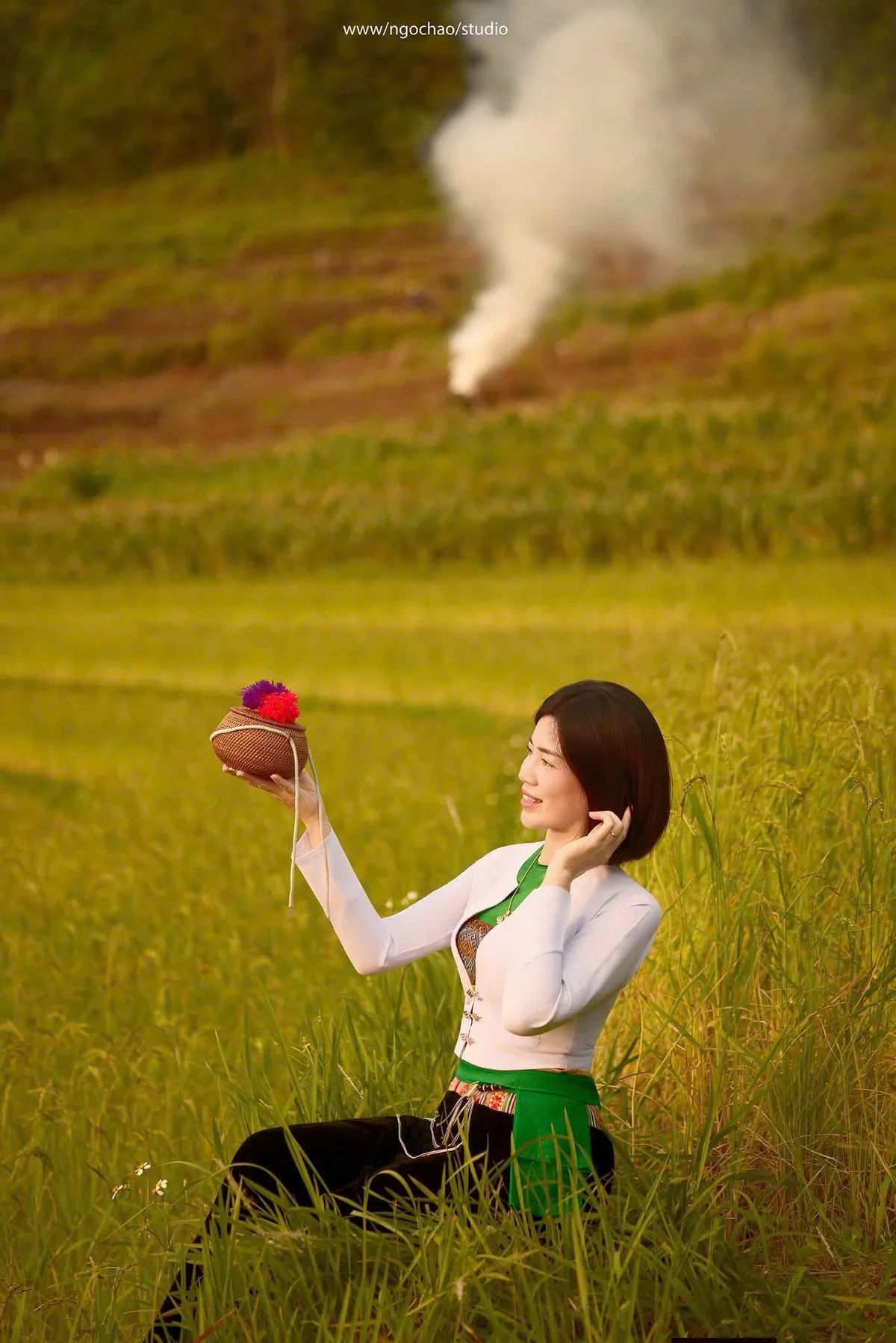 Ảnh: Ngocchao/studio - du khách chải nghiệm trên ruộng bậc thang 