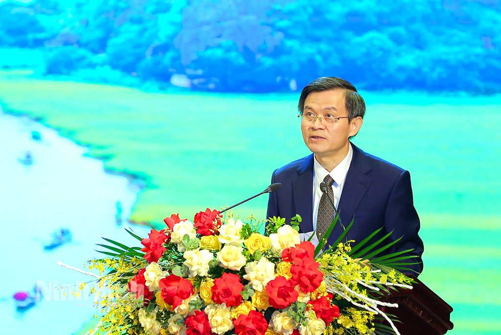 https://apibeta.baoninhbinh.org.vn/user-blob/15088545-560b-d200-1fa2-cc31adda5a44/2025/06/13/ntm-nb-huan-pb_1749789398568.jpeg