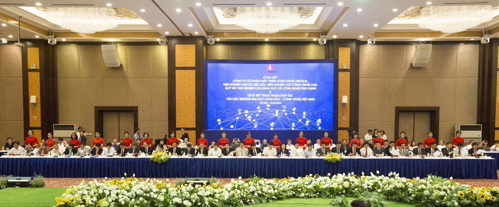 Tập đoàn Vingroup đã ký kết thỏa thuận hợp tác với hơn 50 Trường Đại học Khoa học công nghệ hàng đầu Việt Nam