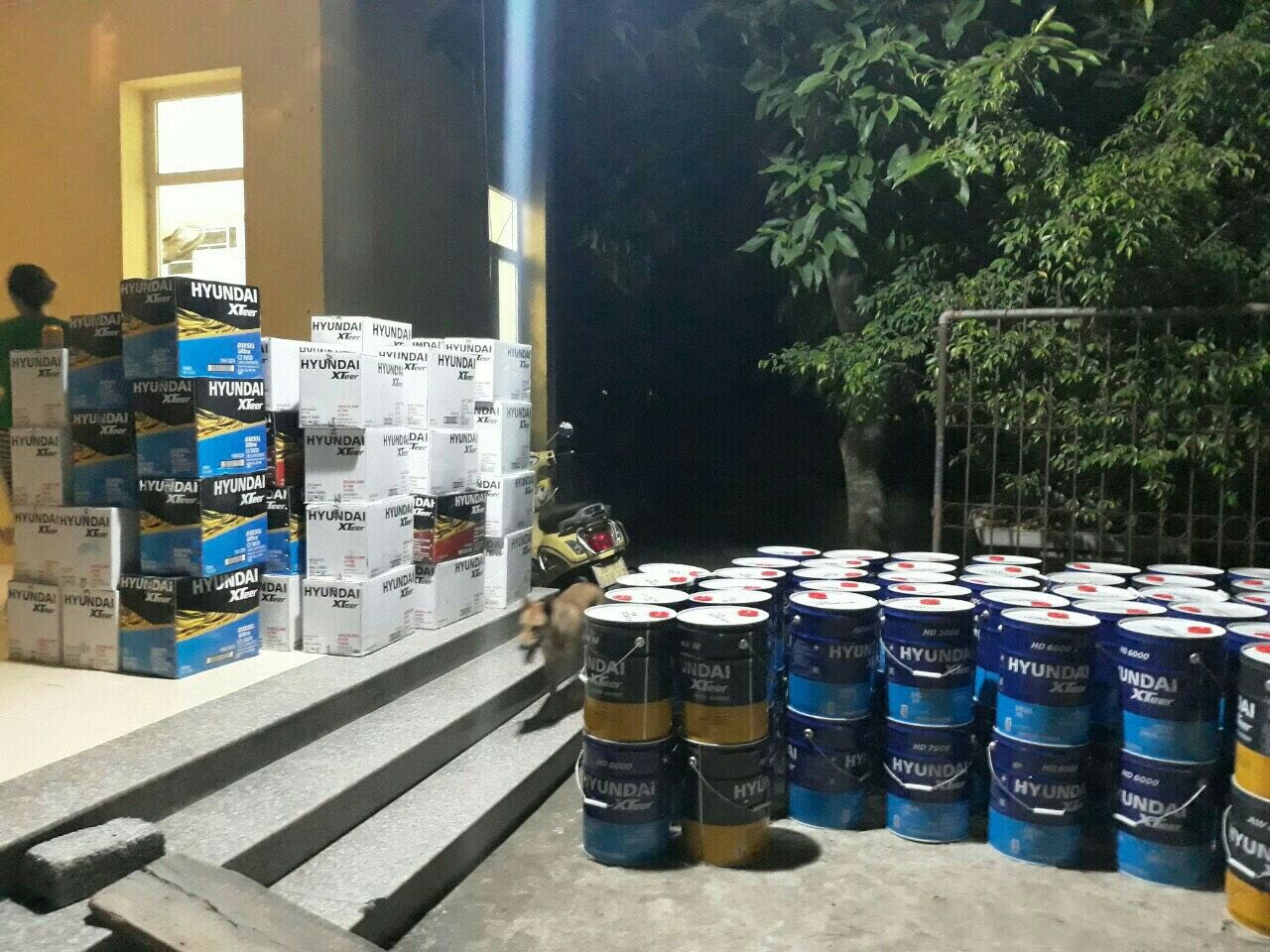 Kho hàng luôn đáp ứng đầy đủ sản phẩm và sẵn sàng phục vụ khách hàng