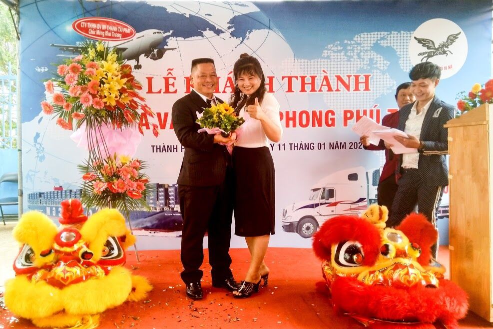 Ông Nguyễn Minh Luân và vợ người góp phần lớn trong thành công của chính ông và Phong Phú Vina