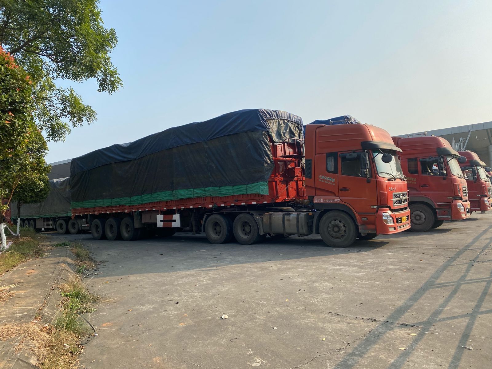 Hàng hóa Trung Quốc nhập vào Việt Nam có nhiều hàng cấm nhập, hàng giả được ghi nhãn mác ( Made in Viet Nam ) từ bên kia biên giới.