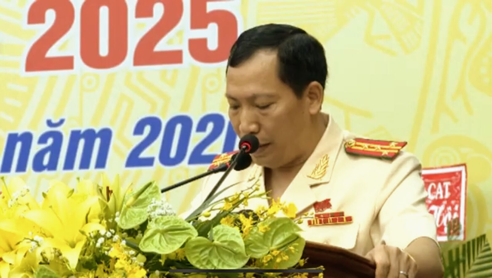 đồng chí Lê Văn Tuyến ủy viên ban thường vụ Tỉnh ủy giám đốc công an tỉnh tiếp tục được tín nhiệm bầu làm bí thư Đảng ủy khóa VIII