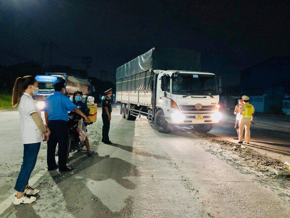 Một chốt kiểm dịch trên đường vào TPHCM – Nguồn: Internet
