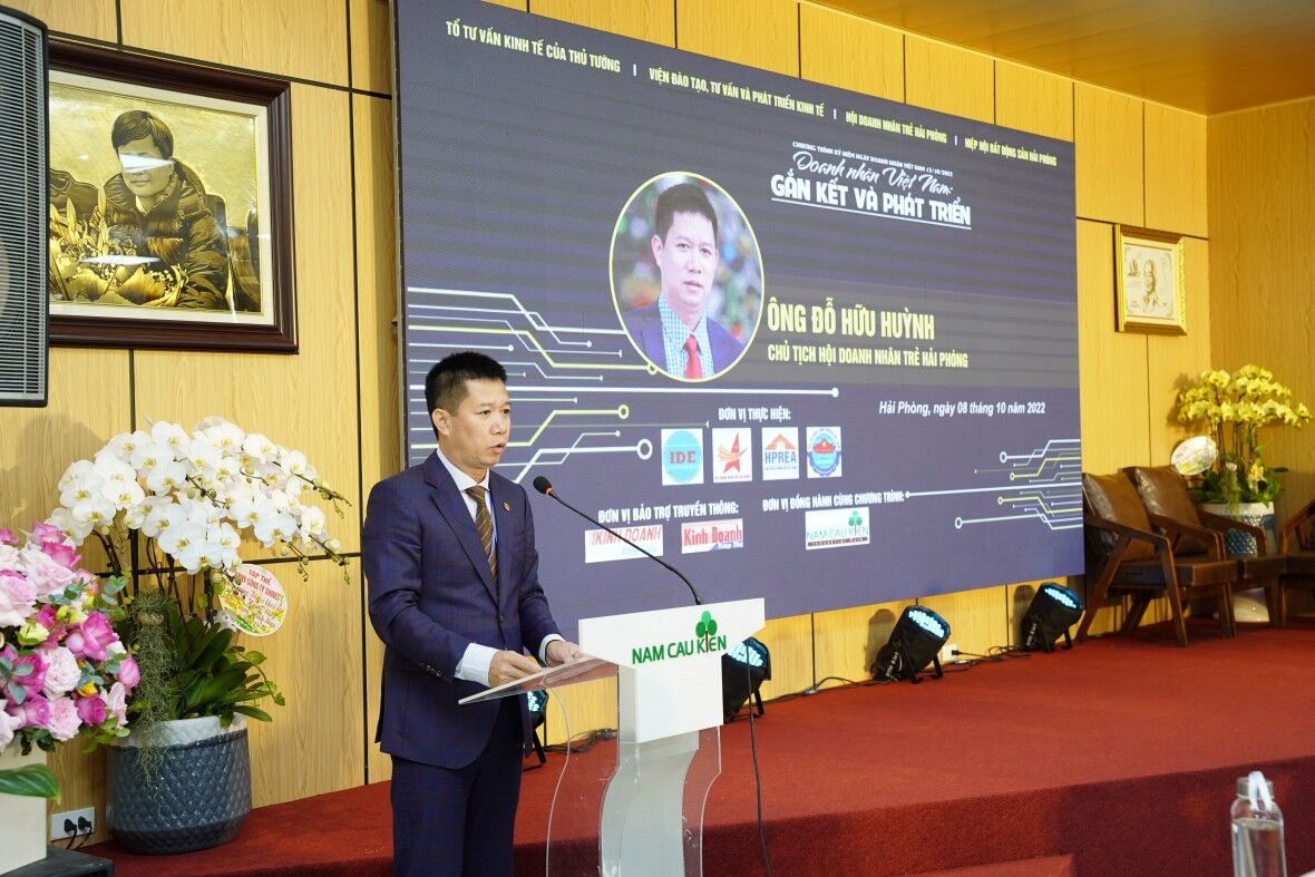 Ông Đỗ Hữu Huỳnh - Chủ tịch Hội Doanh nhân trẻ thành phố Hải Phòng phát biểu chào mừng. Ông Đỗ Hữu Huỳnh - Chủ tịch Hội Doanh nhân trẻ thành phố Hải Phòng phát biểu chào mừng.