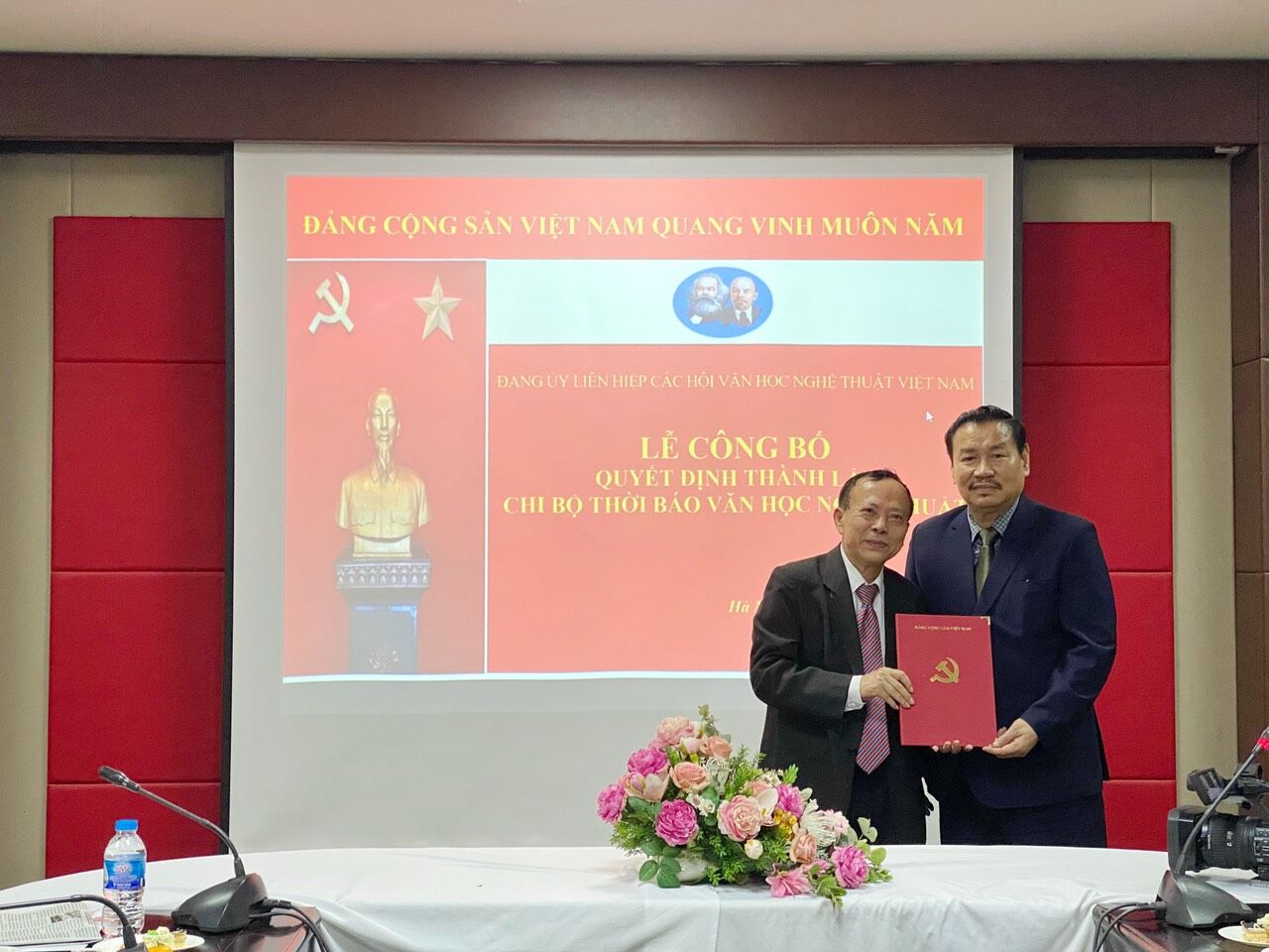Lễ công bố Quyết định thành lập Chi bộ Thời báo Văn học nghệ thuật - 2