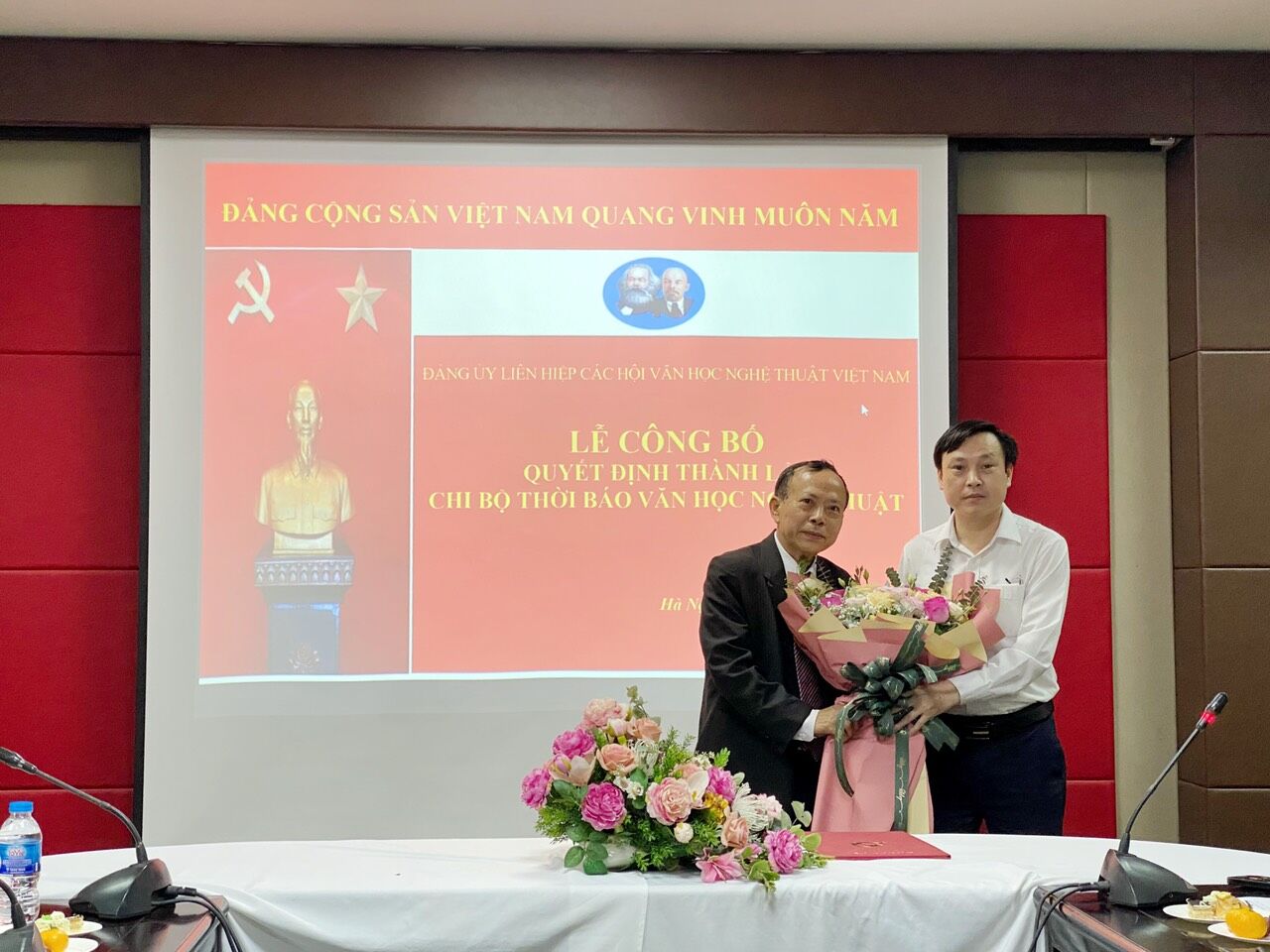 Lễ công bố Quyết định thành lập Chi bộ Thời báo Văn học nghệ thuật - 8