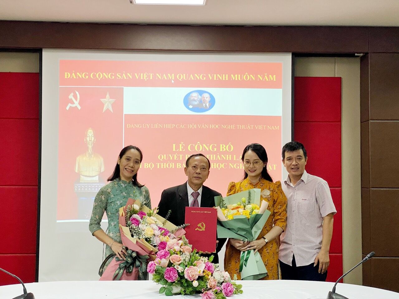 Lễ công bố Quyết định thành lập Chi bộ Thời báo Văn học nghệ thuật - 7