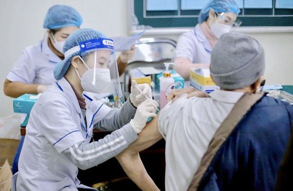 Bệnh viện Đa Khoa Hữu Nghị 103 thực hiện tiêm vắc xin Covid -19 cho cán bộ nhân viên Y Tế đang làm việc tại Bệnh viện