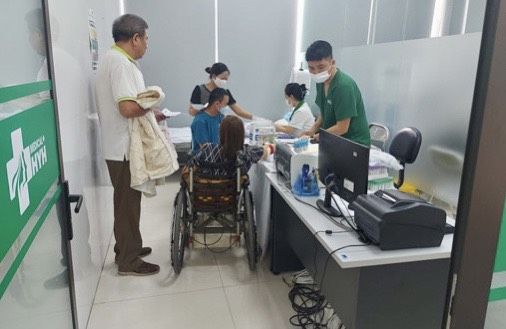 Mỗi thành viên của Hội được các y bác sĩ tận tình thăm khám, kiểm tra sức khỏe tổng thể.