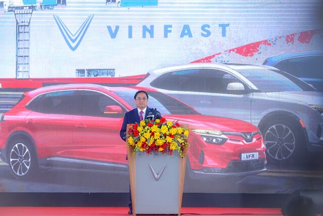 Thủ tướng chứng kiến ô tô điện thương hiệu Việt Nam lần đầu tiến ra thế giới - Ảnh 1. Thủ tướng chứng kiến ô tô điện thương hiệu Việt Nam lần đầu tiến ra thế giới - Ảnh 1.