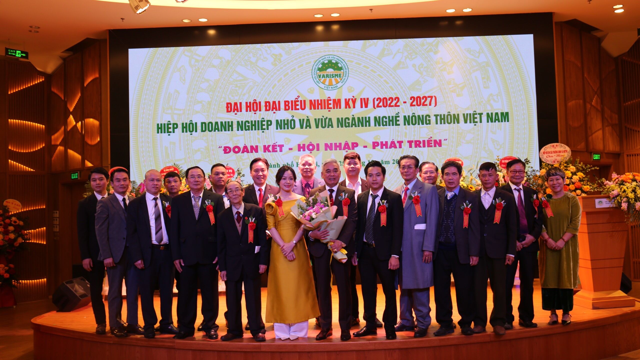 Ra mắt Ban Chấp hành mới của Hiệp hội Doanh nghiệp nhỏ và vừa ngành nghề nông thôn Việt Nam nhiệm kỳ IV.