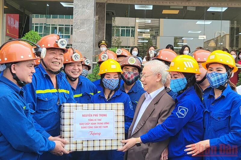 Tổng Bí thư Nguyễn Phú Trọng thăm và làm việc tại Quảng Ninh -1