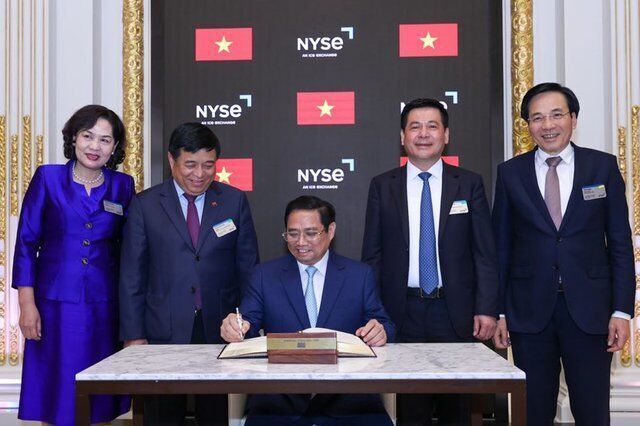 Thủ tướng Phạm Minh Chính tham quan, làm việc tại sàn giao dịch chứng khoán lớn nhất thế giới tại New York - Ảnh 10.