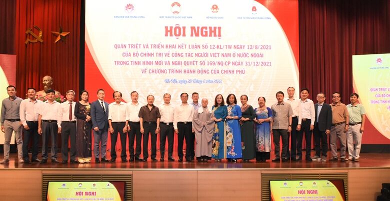 Hội nghị Hội nghị quán triệt, triển khai Kết luận số 12-KL/TW của Bộ Chính trị về công tác người Việt Nam ở nước ngoài trong tình hình mới và Nghị quyết số 169/NQ-CP của Chính phủ do Ban cán sự đảng Bộ Ngoại giao phối hợp với Ban Dân vận Trung ương, Ban Tuyên giáo Trung ương và Mặt trận Tổ quốc Việt Nam đồng chủ trì.