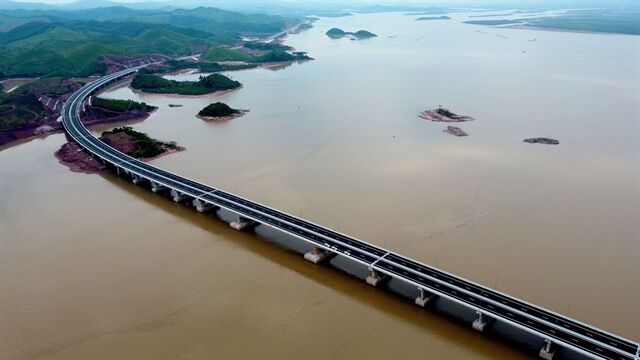 Van Don-Mong Cai expressway opens to traffic - Ảnh 2. Van Don-Mong Cai expressway opens to traffic - Ảnh 2.