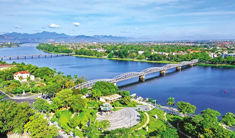 Đổi mới mô hình tăng trưởng kinh tế ở tỉnh Thừa Thiên Huế và một số giải pháp trọng tâm trong thời gian tới