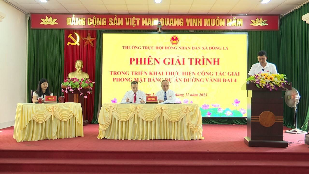 Đoàn chủ tọa phiên giải trình.