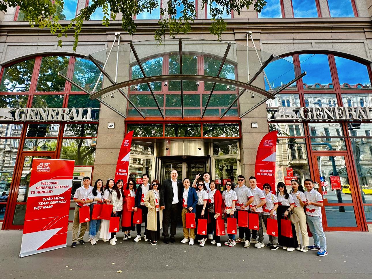 Một số hoạt động của Nữ hoàng Huyền thoại Generali