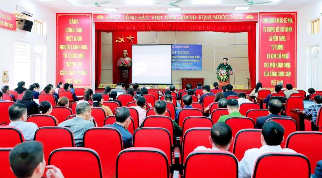 Ngày 18/11 vừa qua, Viettel Quảng Ninh phối hợp TX Đông Triều phát động chuyển đổi số trên địa bàn xã Việt Dân.
