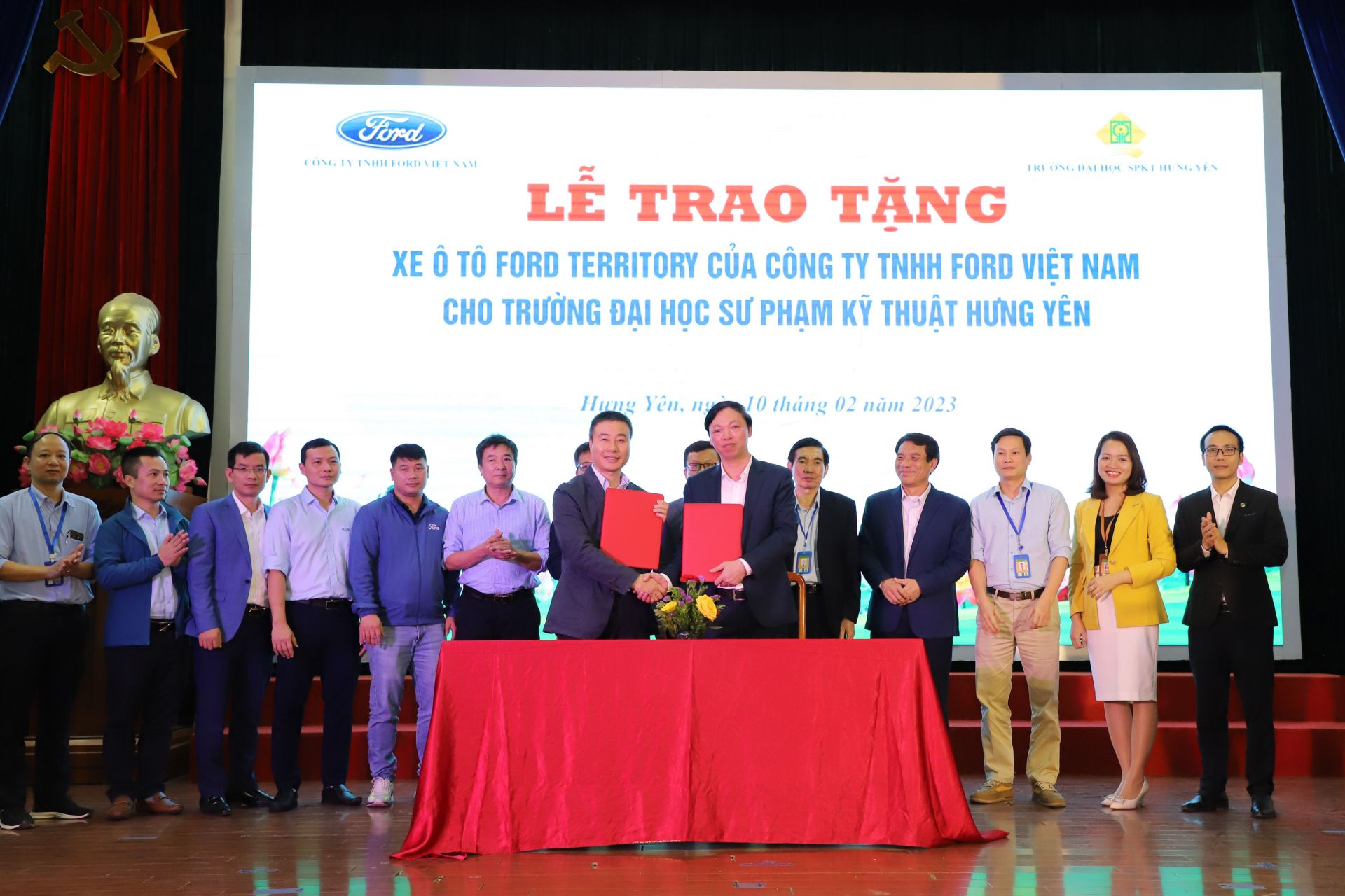 trao tặng 