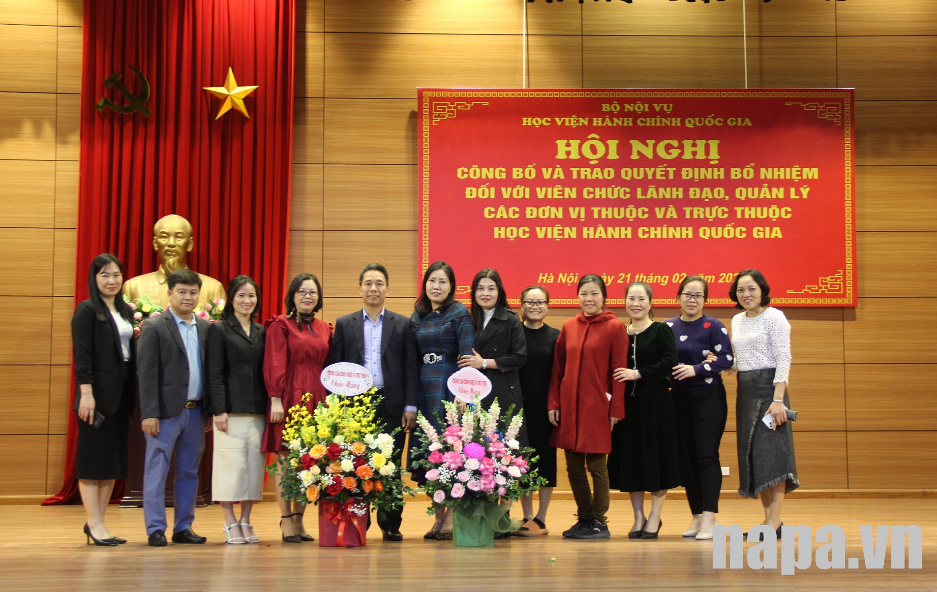 Tặng hoa chúc mừng