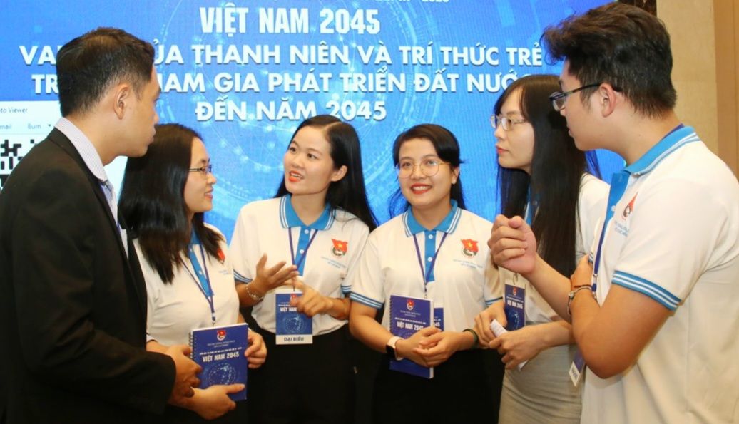 Hoàn thiện cơ chế, chính sách đối với trí thức trong các cơ quan Đảng, Nhà nước