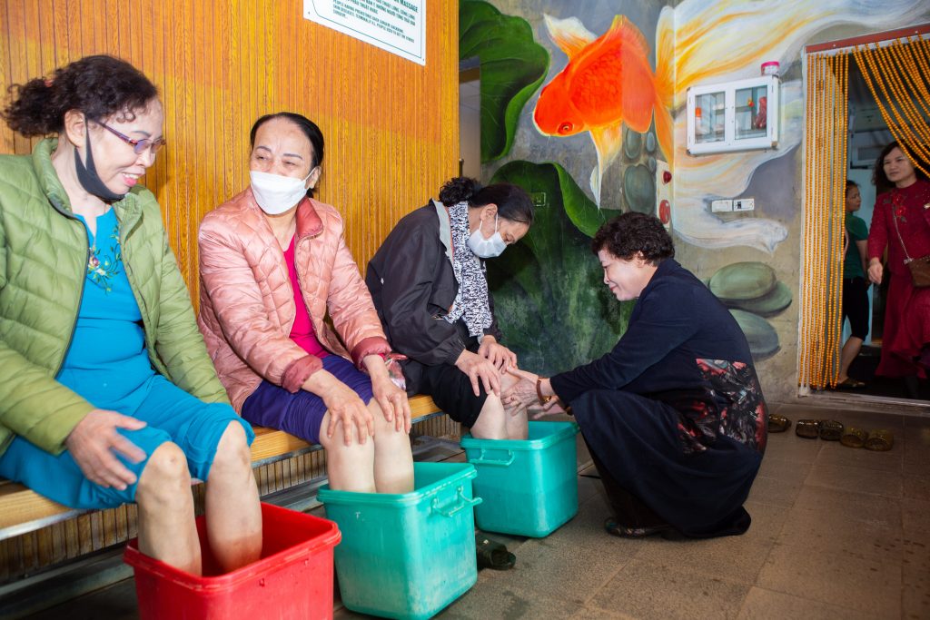 Sen Tài Thu giao mầm hạnh phúc