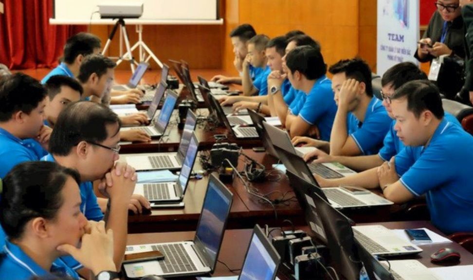 Hoàn thiện chính sách thu hút, trọng dụng và đãi ngộ nhân tài trong khu vực công ở Việt Nam hiện nay