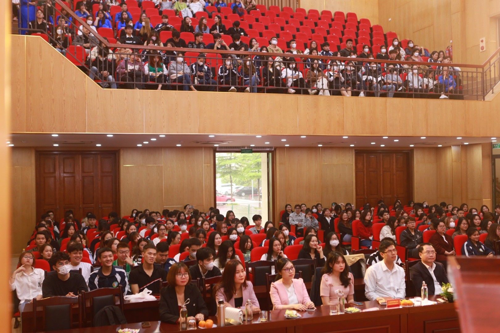 Không khí sôi nổi trong buổi Tọa đàm
