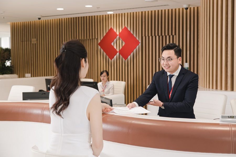 Hút thêm hàng trăm nghìn khách hàng nhờ chuyển đổi số, Techcombank báo lãi 5.600 tỷ đồng quý 1/2023