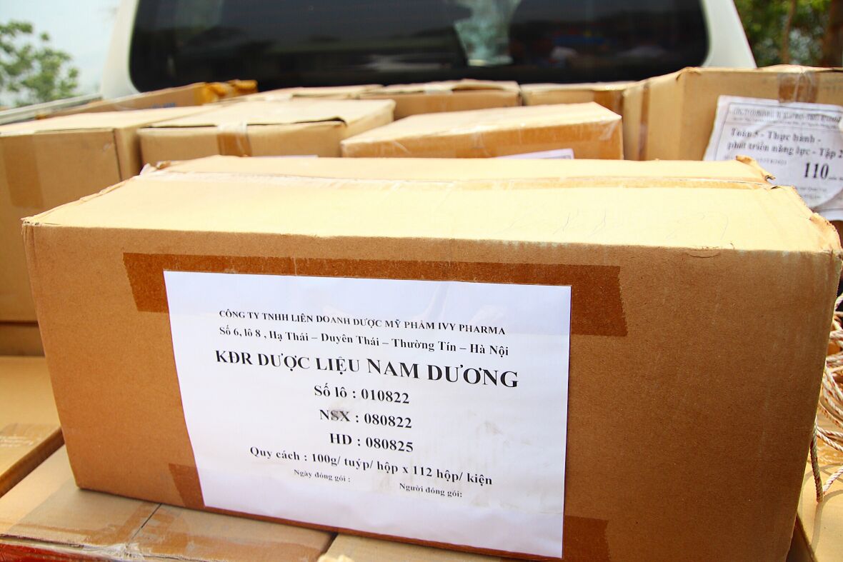 Dược Mỹ Phẩm Nam Dương trao tặng 700 suất quà cho các em nhỏ vùng biên giới