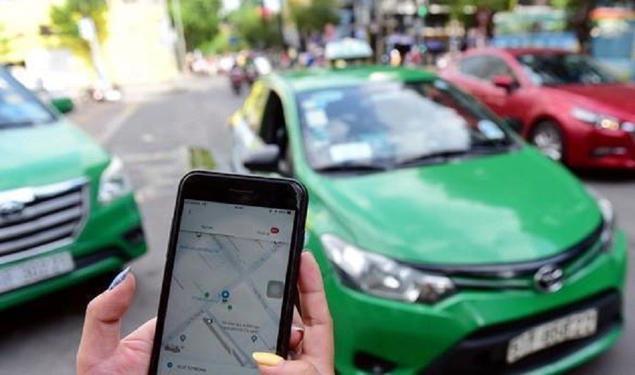 Taxi truyền thống vượt thách thức để phát triển bền vững