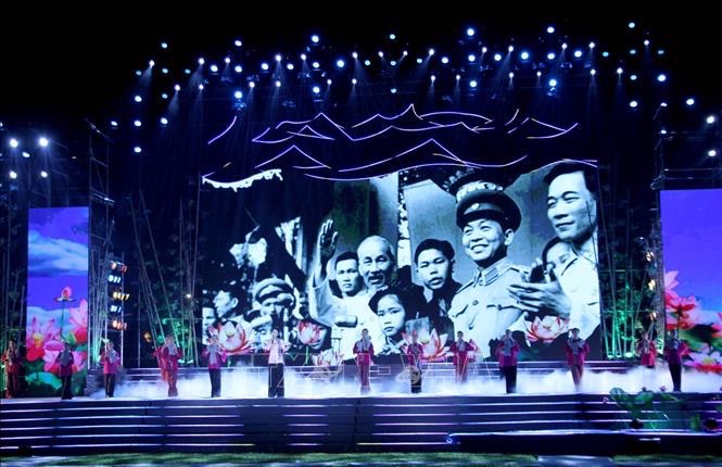 nghe-an-be-mac-le-hoi-lang-sen-nam-2023--n2.jpg