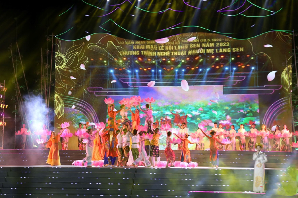 nghe-an-be-mac-le-hoi-lang-sen-nam-2023--n3.jpg