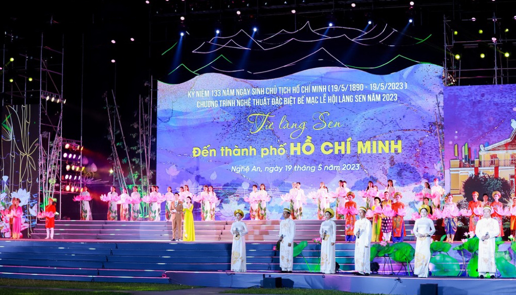 nghe-an-be-mac-le-hoi-lang-sen-nam-2023--n6.jpg