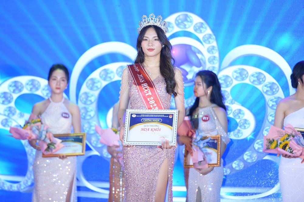 Tân Hoa khôi Nông Thị Thuý Đào đến từ Khoa Khách sạn du lịch.