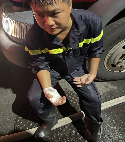 1 cán bộ chiến sĩ bị thương khi đang làm nhiệm vụ.