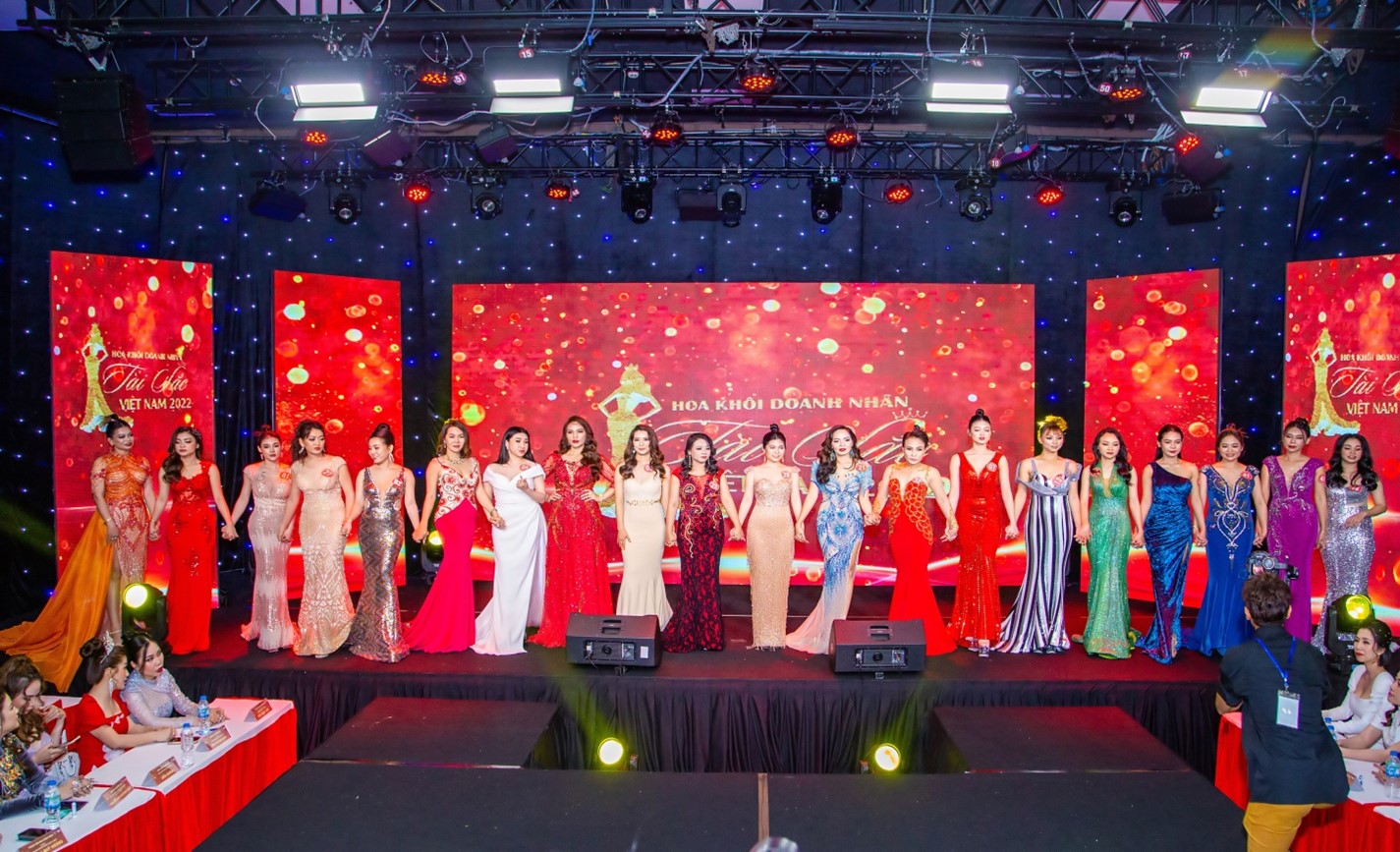 dan-my-nhan-viet-hoi-tu-tai-cuoc-thi-hoa-khoi-doanh-nhan-tai-sac-viet-nam-nam-2023_64785f9687907.jpg
