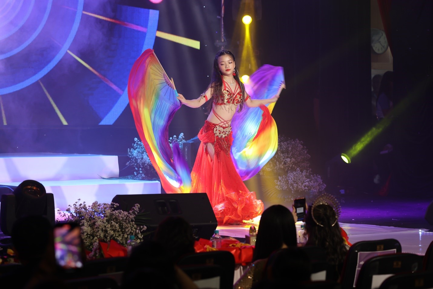 dem-trinh-dien-fashion-show-super-model-kids-2023-khep-lai-thanh-cong-day-ruc-ro_64883b42b5c8b.jpg