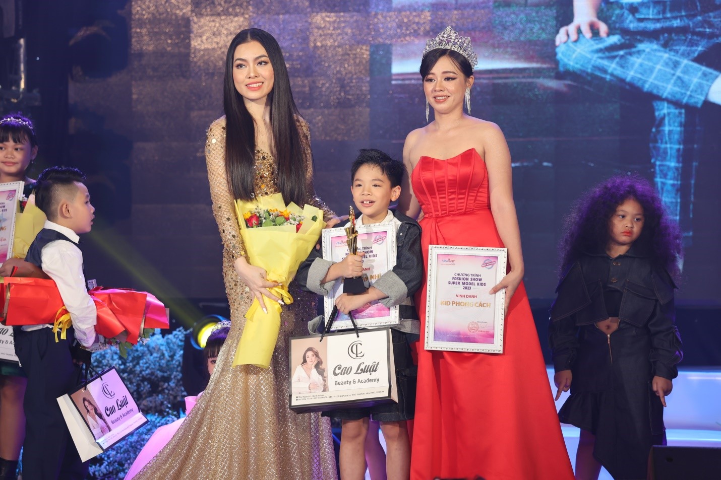 dem-trinh-dien-fashion-show-super-model-kids-2023-khep-lai-thanh-cong-day-ruc-ro_64883e1872683.jpg