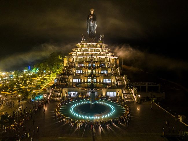 len-dinh-nui-ba-tay-ninh-chiem-bai-xa-loi-duc-phat-thich-ca-mau-ni-va-kham-pha-nhieu-dieu-thu-vi-ve-van-hoa-phat-giao_648bfbef0a11b.jpg