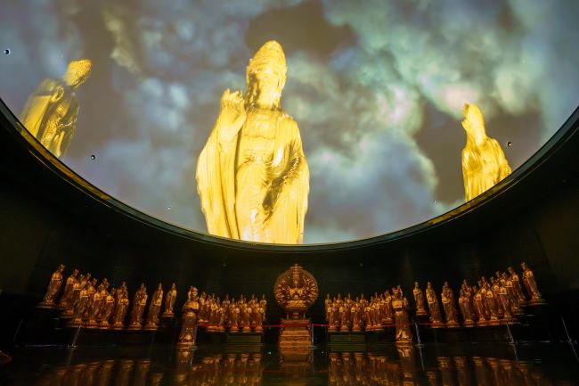 len-dinh-nui-ba-tay-ninh-chiem-bai-xa-loi-duc-phat-thich-ca-mau-ni-va-kham-pha-nhieu-dieu-thu-vi-ve-van-hoa-phat-giao_648bfc1ab8140.jpg