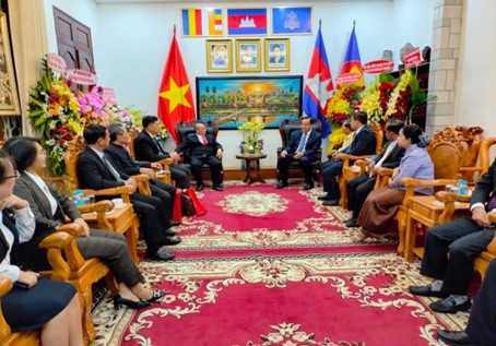 Đoàn Chủ Tịch Apec BCI và đại diện các doanh nghiệp thành viên - hội viên đến thăm Tổng Lãnh Sự Vương Quốc Campuchia