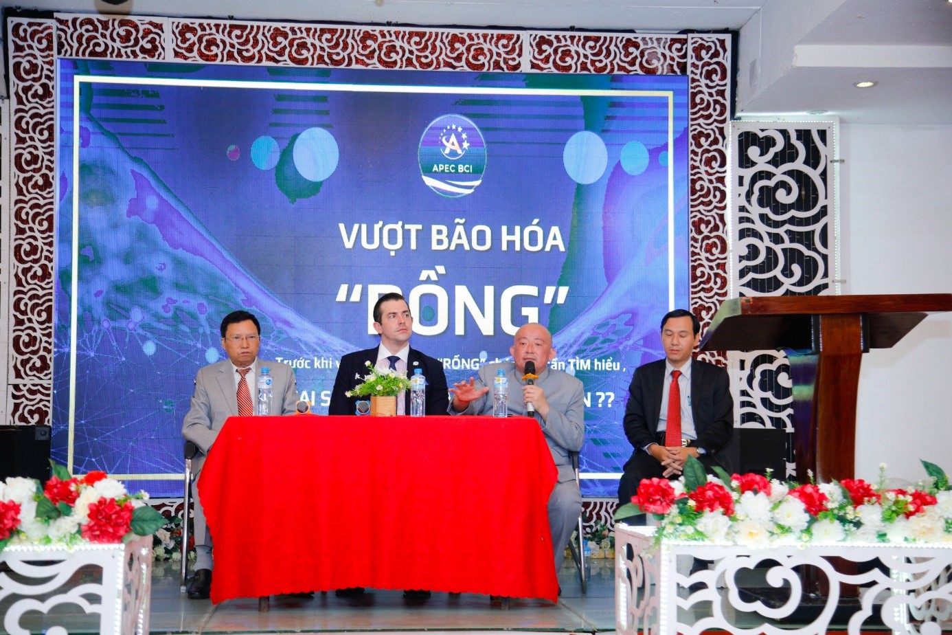 Ông Nguyễn Ngọc Tùng - Chủ Tịch Hội LHTM Apec BCI chia sẽ trong buổi tọa đàm về việc hổ trợ các doanh nghiệp thành viên trên con đường IPO - hướng ra Biển Đông