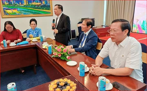 Chủ tịch UBND TP.Hồ Chí Minh Phan Văn Mãi đến dự buổi gặp mặt giao lưu